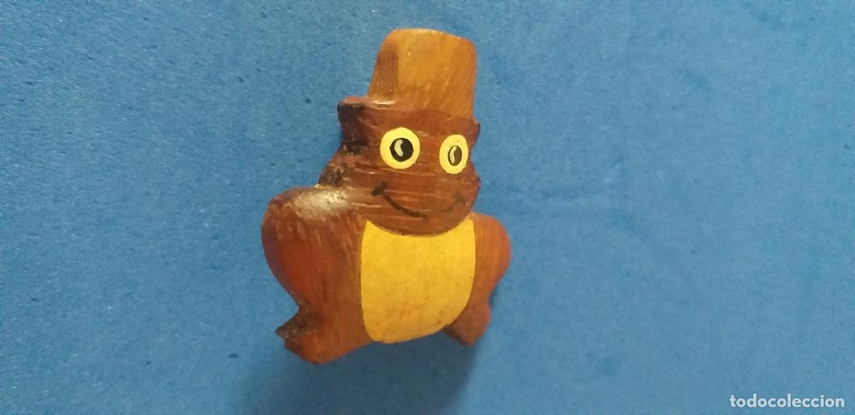 Antig&uuml;edades: Broche en forma de rana. Madera - Foto 3