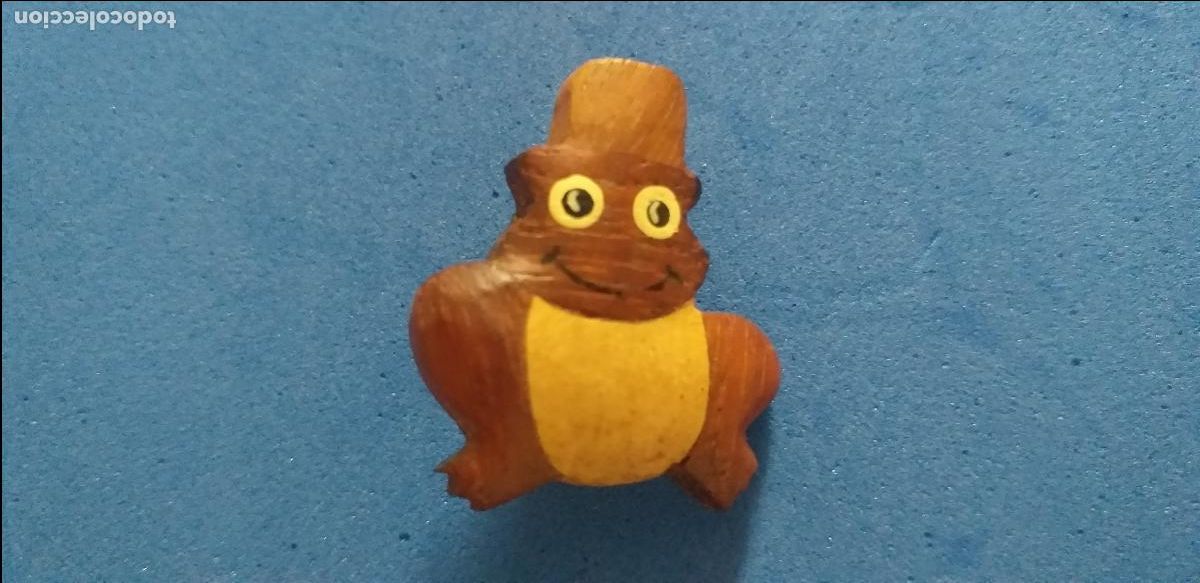 Antig&uuml;edades: Broche en forma de rana. Madera