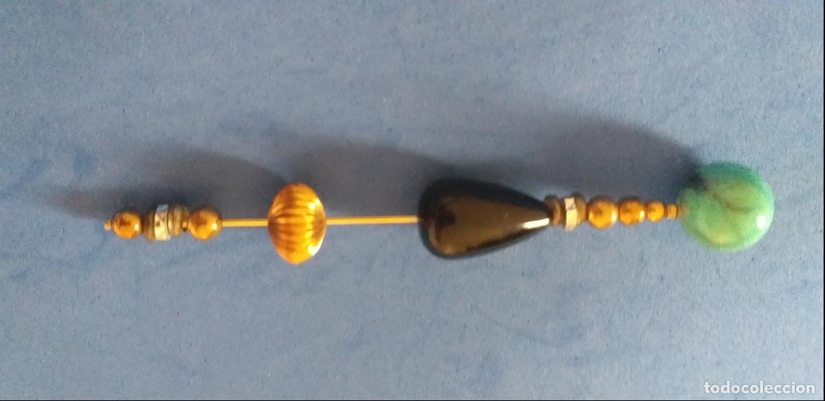 Antig&uuml;edades: Broche Alfiler. Complemento. Varias cuentas diferentes. 12 cm. - Foto 4