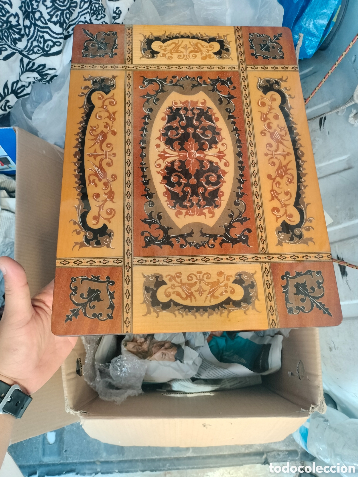 Antig&uuml;edades: Antiguo joyero costurero marqueter&iacute;a sorrento mediados siglo XX. Lleva caja se m&uacute;sica suiza