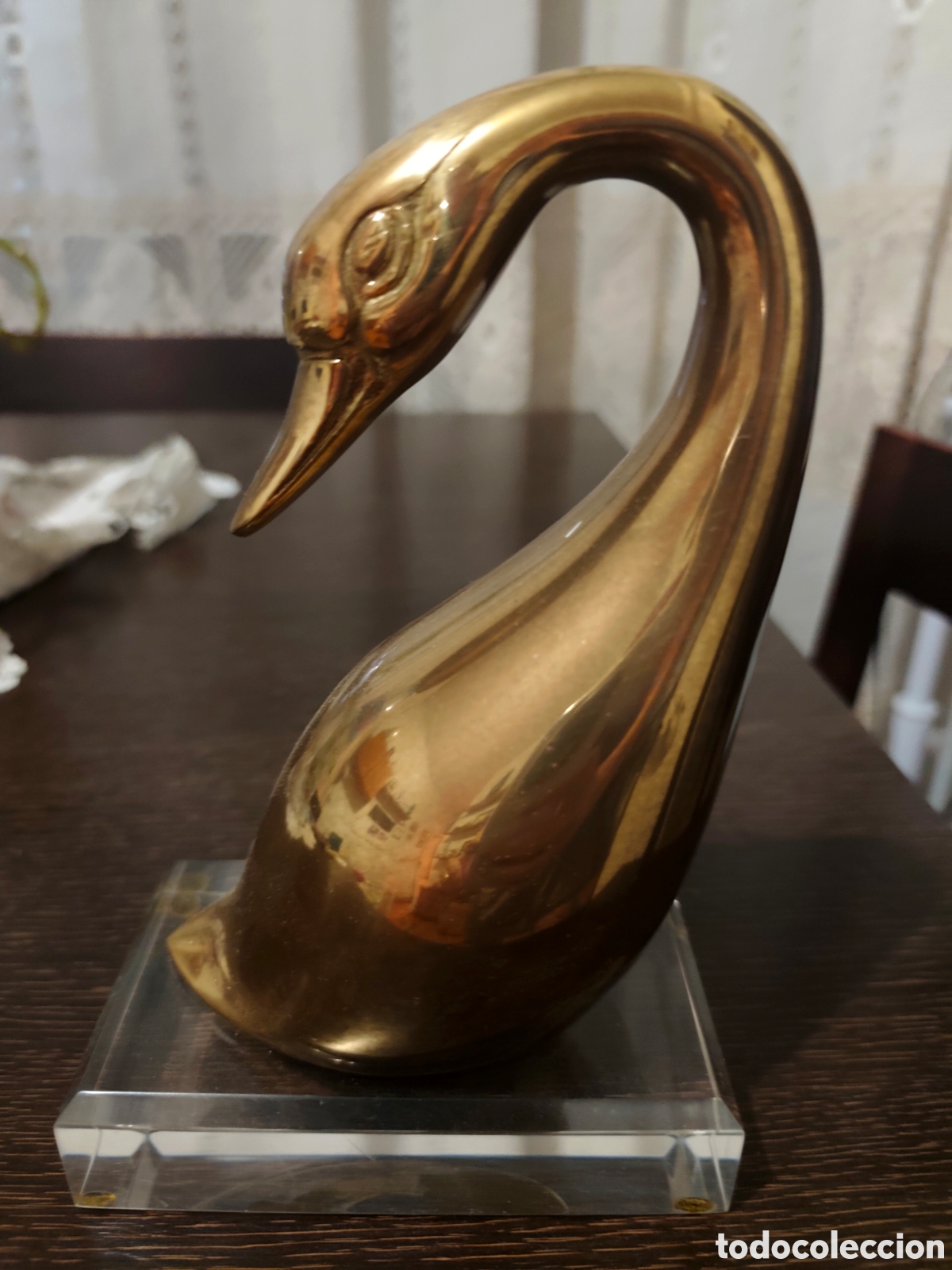 Antig&uuml;edades: Cisne lat&oacute;n vintage con piedras de metacrilato