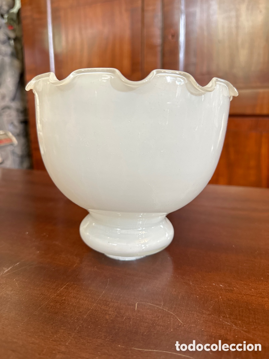 Antig&uuml;edades: PRECIOSA TULIPA DE OPALINA BLANCA PARA L&Aacute;MPARA, APLIQUE O QUINQU&Eacute;