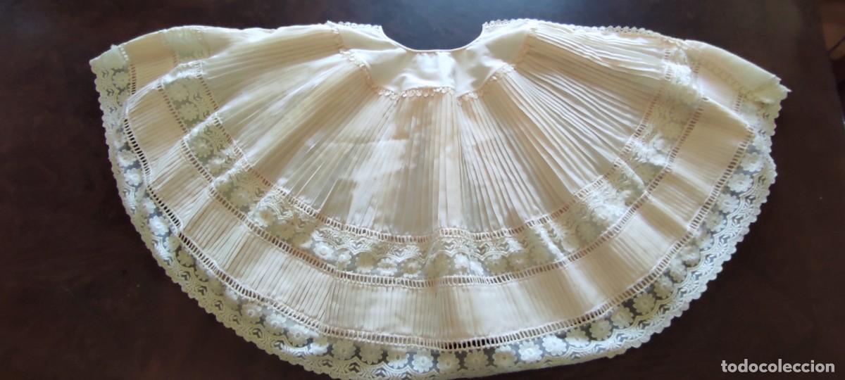 Antig&uuml;edades: FALDETIN / FALDA VINTAGE DE BEB&Eacute; O MU&Ntilde;ECA: PLISADO FINO Y ENCAJES CALADOS FLORALES