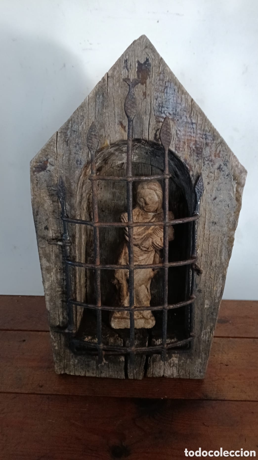 Antig&uuml;edades: Hornacina de madera con imagen