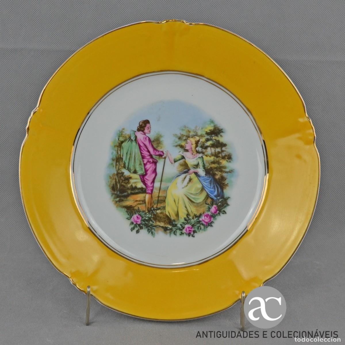 Antig&uuml;edades: Prato em porcelana da Electro Cer&acirc;mica do Candal, com cena Galante