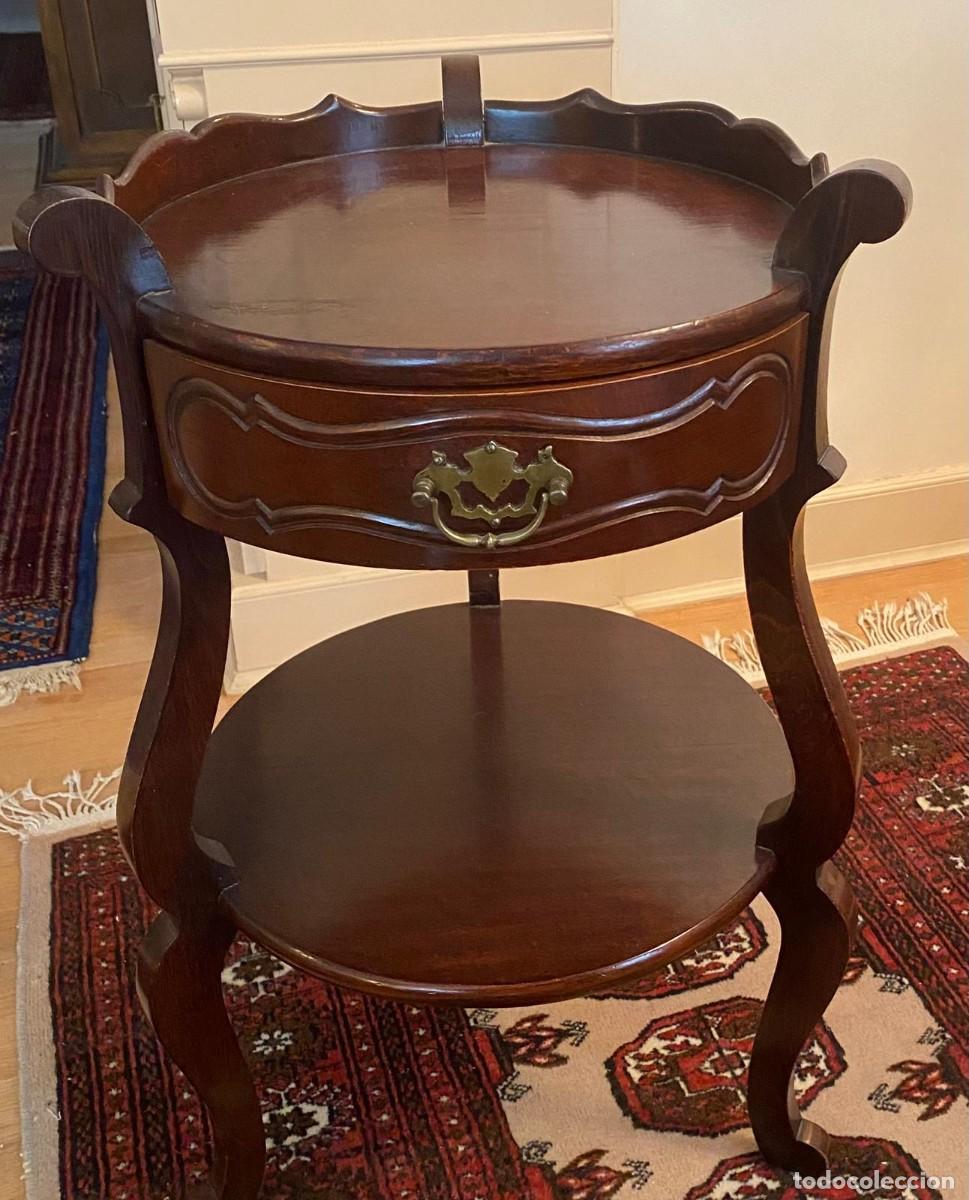 Antig&uuml;edades: Pareja de Mesas Velador Vintage Estilo Luis XV con Caj&oacute;n - Mesitas de Noche