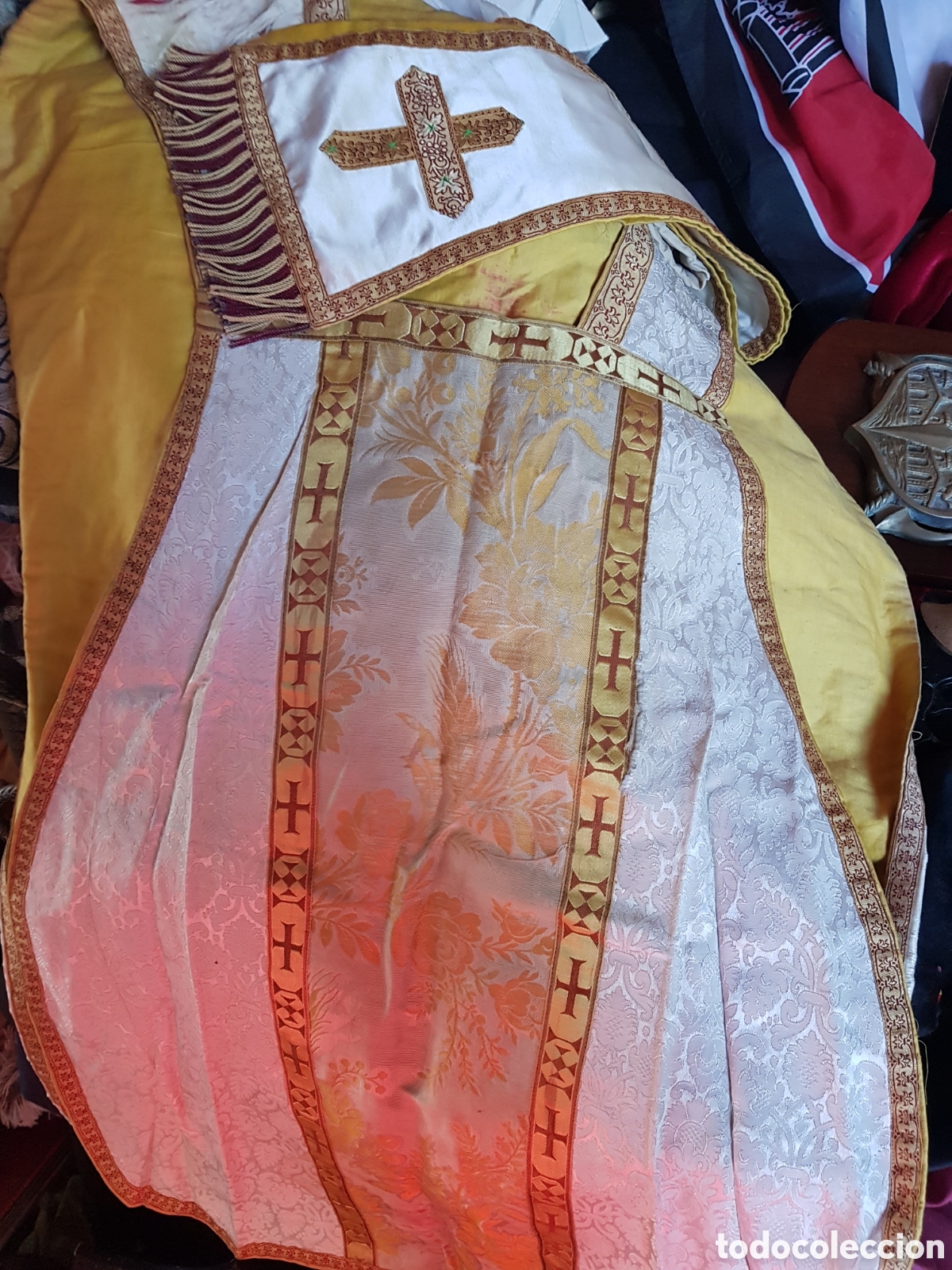 Antig&uuml;edades: ANTIGUA CASULLA Y ESTOLA DE SACERDOTE BORDADA DEL SIGLO XIX