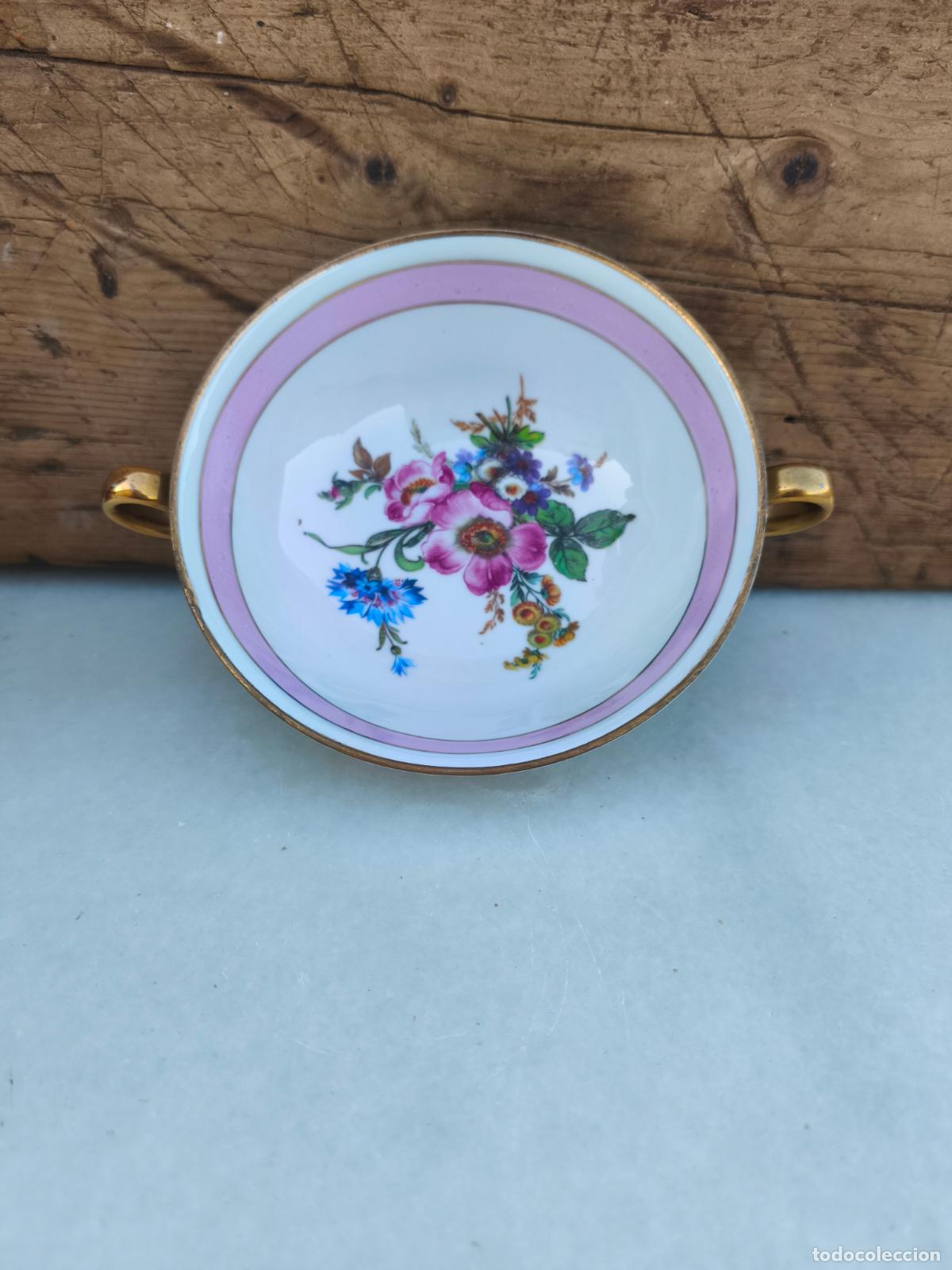 Antig&uuml;edades: Cuenco de consom&eacute; de porcelana Limoges.