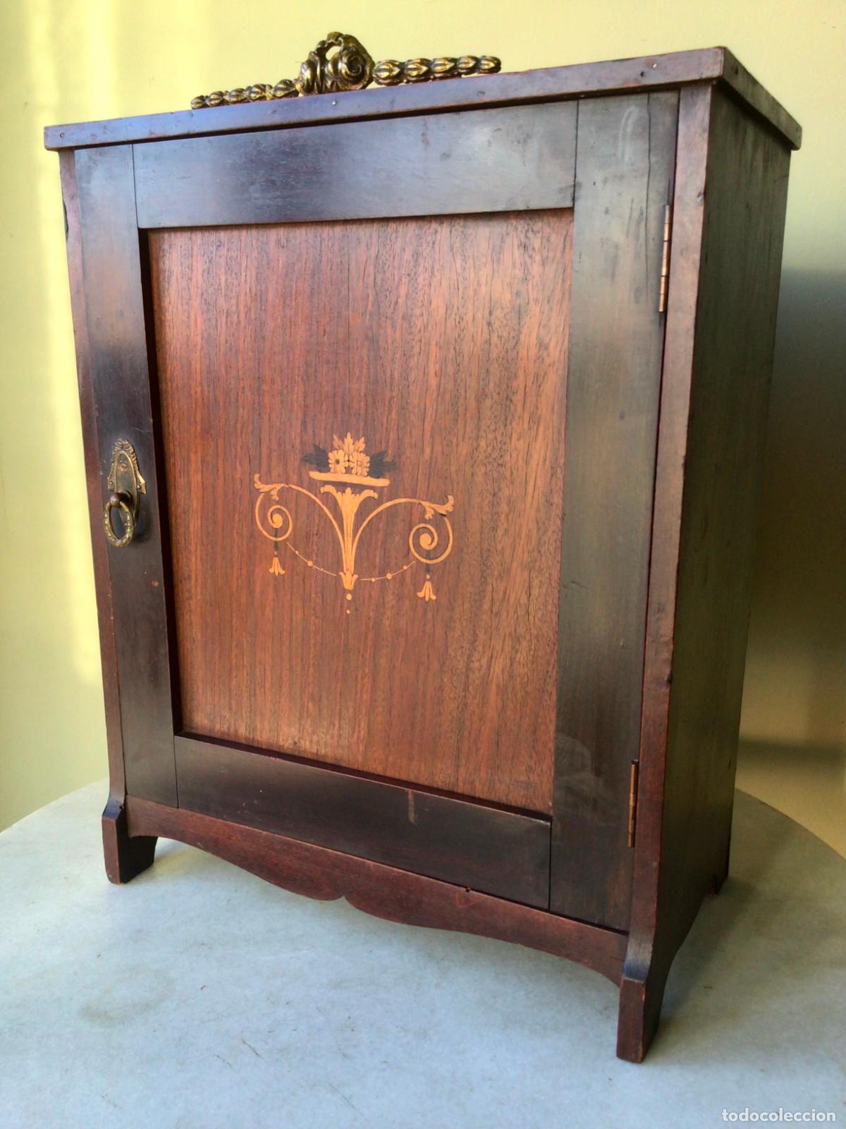 Antig&uuml;edades: ANTIGUO ARMARITO - MUEBLE AUXILIAR , MADERA CON TARACEA , FINAL SIGLO XIX
