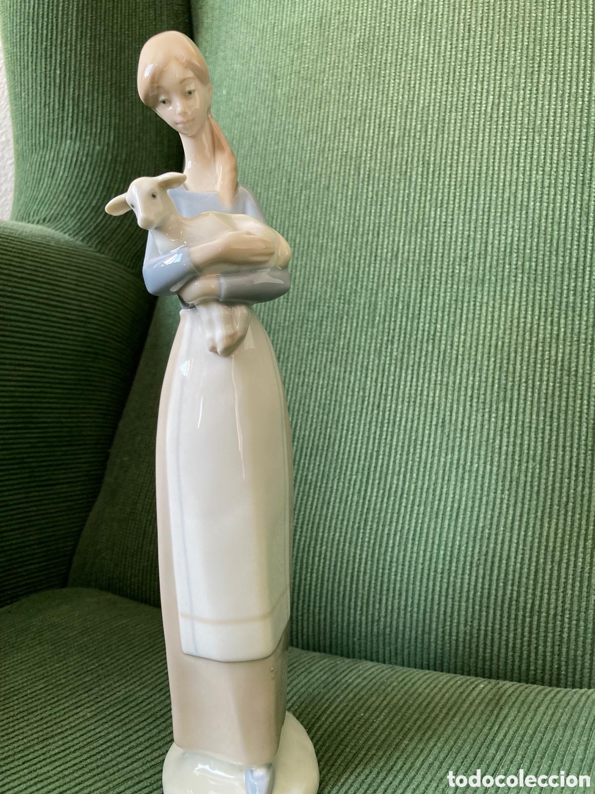 Antig&uuml;edades: Figura ni&ntilde;a y cordero de Lladr&oacute; - Foto 2