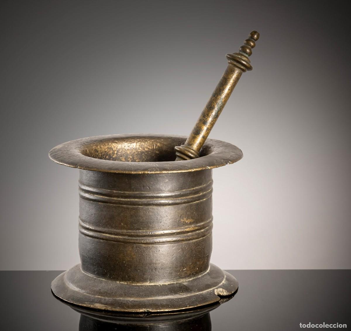 Antig&uuml;edades: Mortero con inscripci&oacute;n en bronce Persia, siglos XVI-XVII.