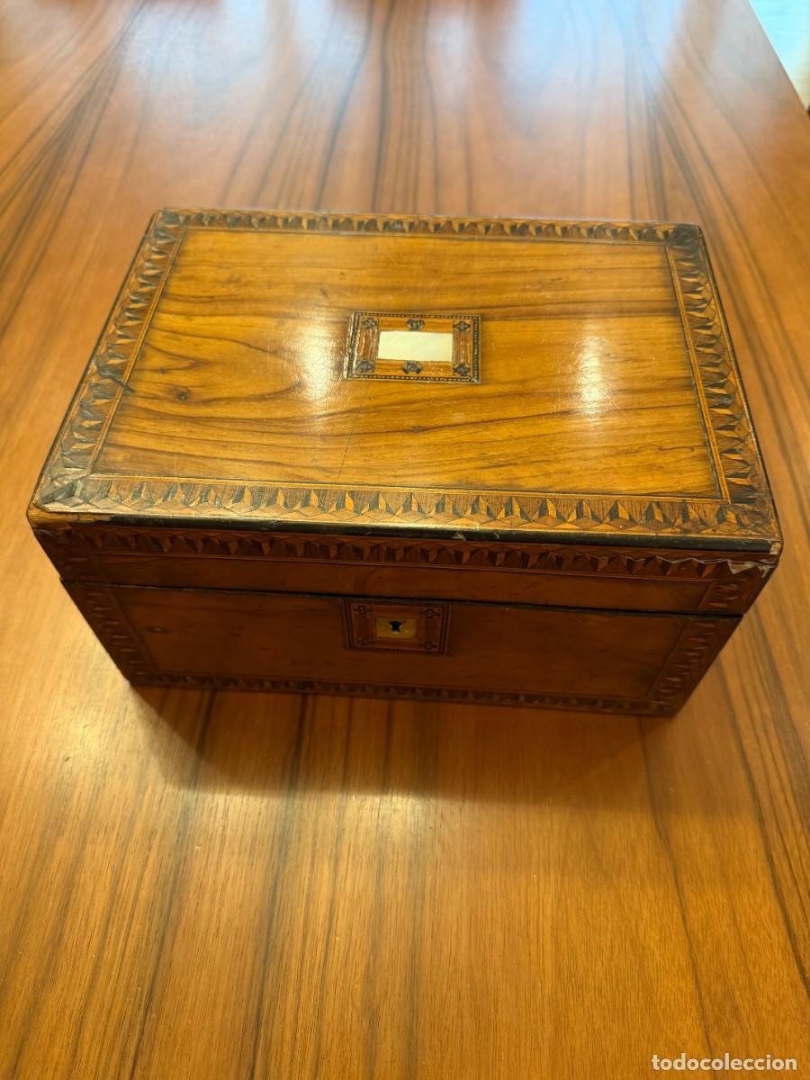 Antig&uuml;edades: Antigua caja costurero