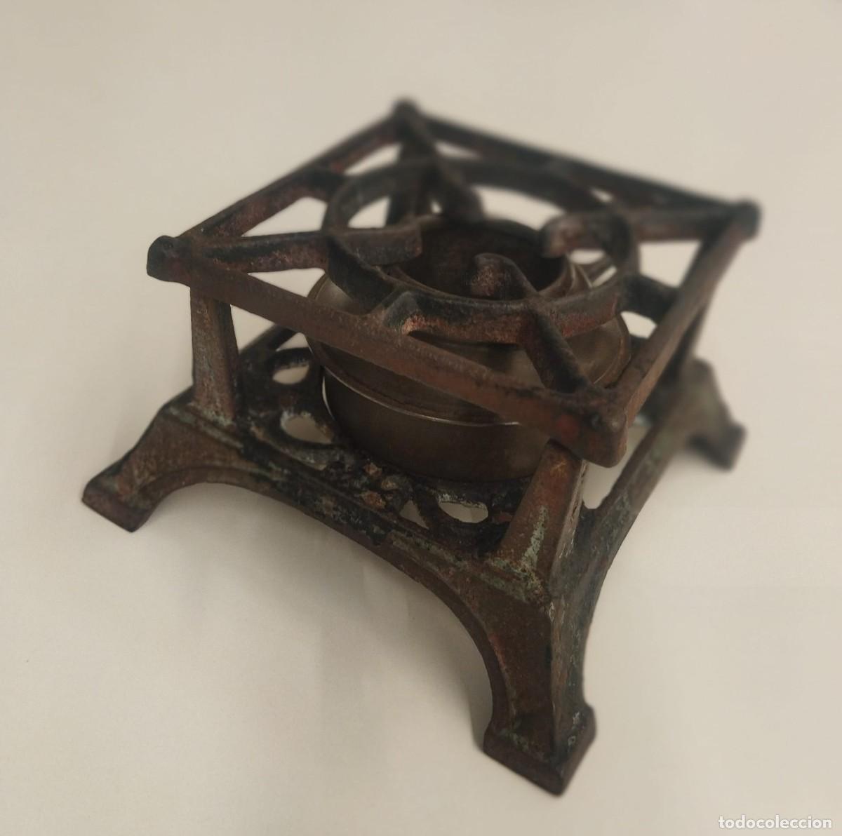 Antig&uuml;edades: Hornillo / Infiernillo Antiguo de Hierro Fundido y Lat&oacute;n