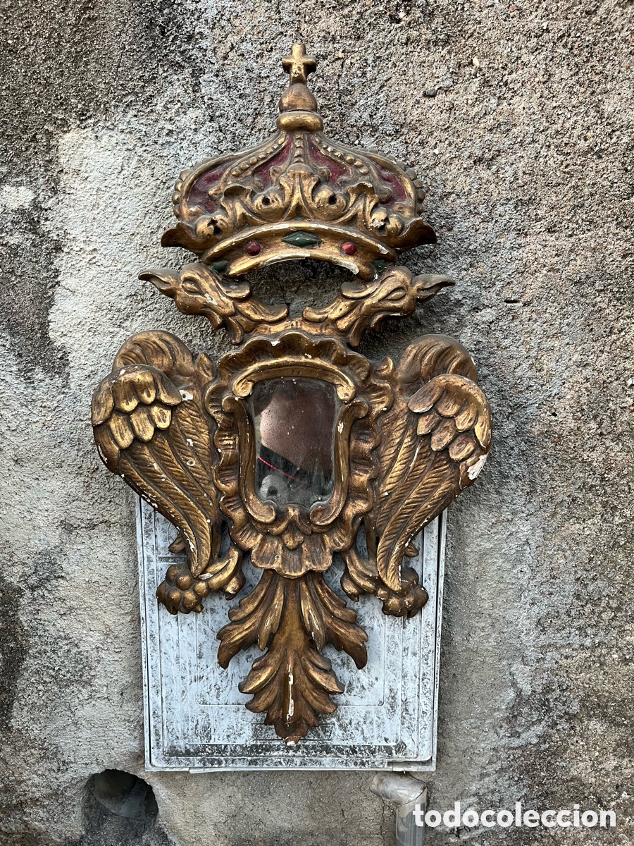 Antig&uuml;edades: ANTIGUA CORNUCOPIA CON &Agrave;GUILA BIC&Egrave;FALA Y CORONA REAL.