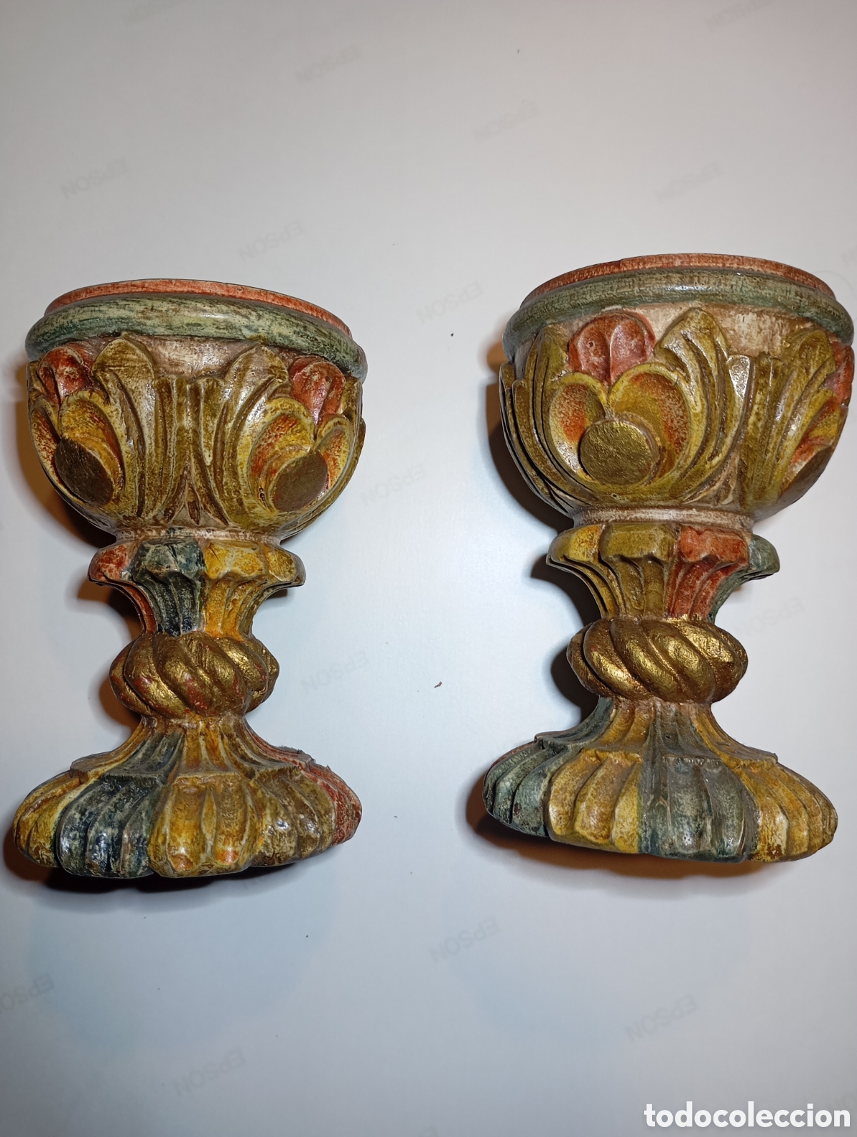 Antig&uuml;edades: Pareja de Candelabros (Talla madera policromada)