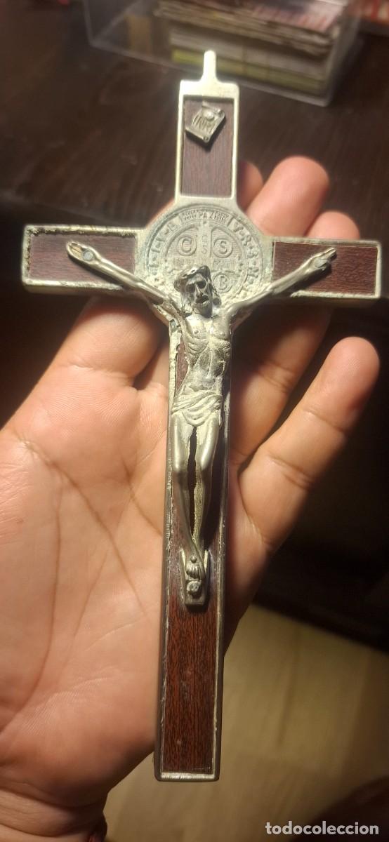 Antig&uuml;edades: Gran Crucifijo Pectoral de San Benito - Cruz para H&aacute;bito o Rosario - Madera y Metal Plateado.