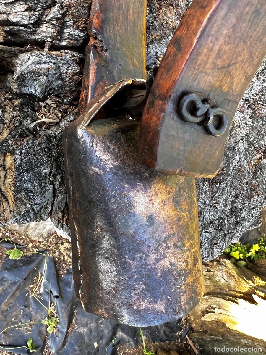 Antig&uuml;edades: Cencerro para macho cabr&iacute;o 36 cm - Foto 7