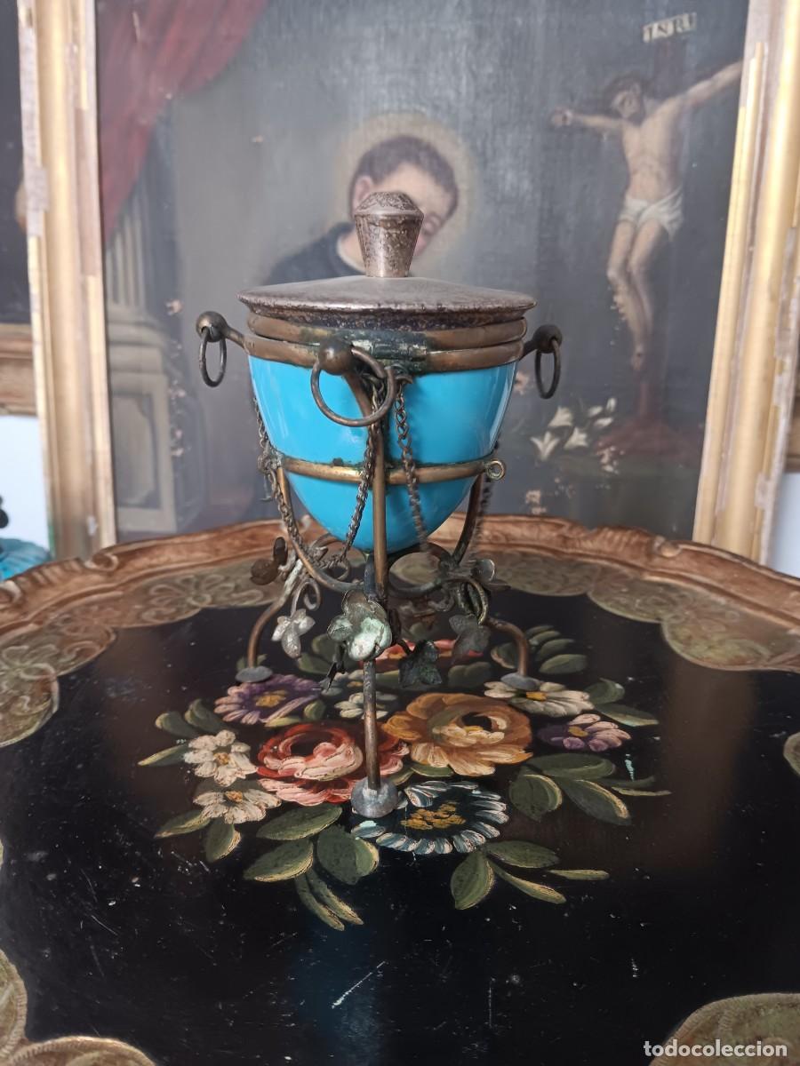 Antig&uuml;edades: joyero o caja para reliquias franc&eacute;s del siglo XIX, dise&ntilde;ado al estilo de las emblem&aacute;ticas piezas de