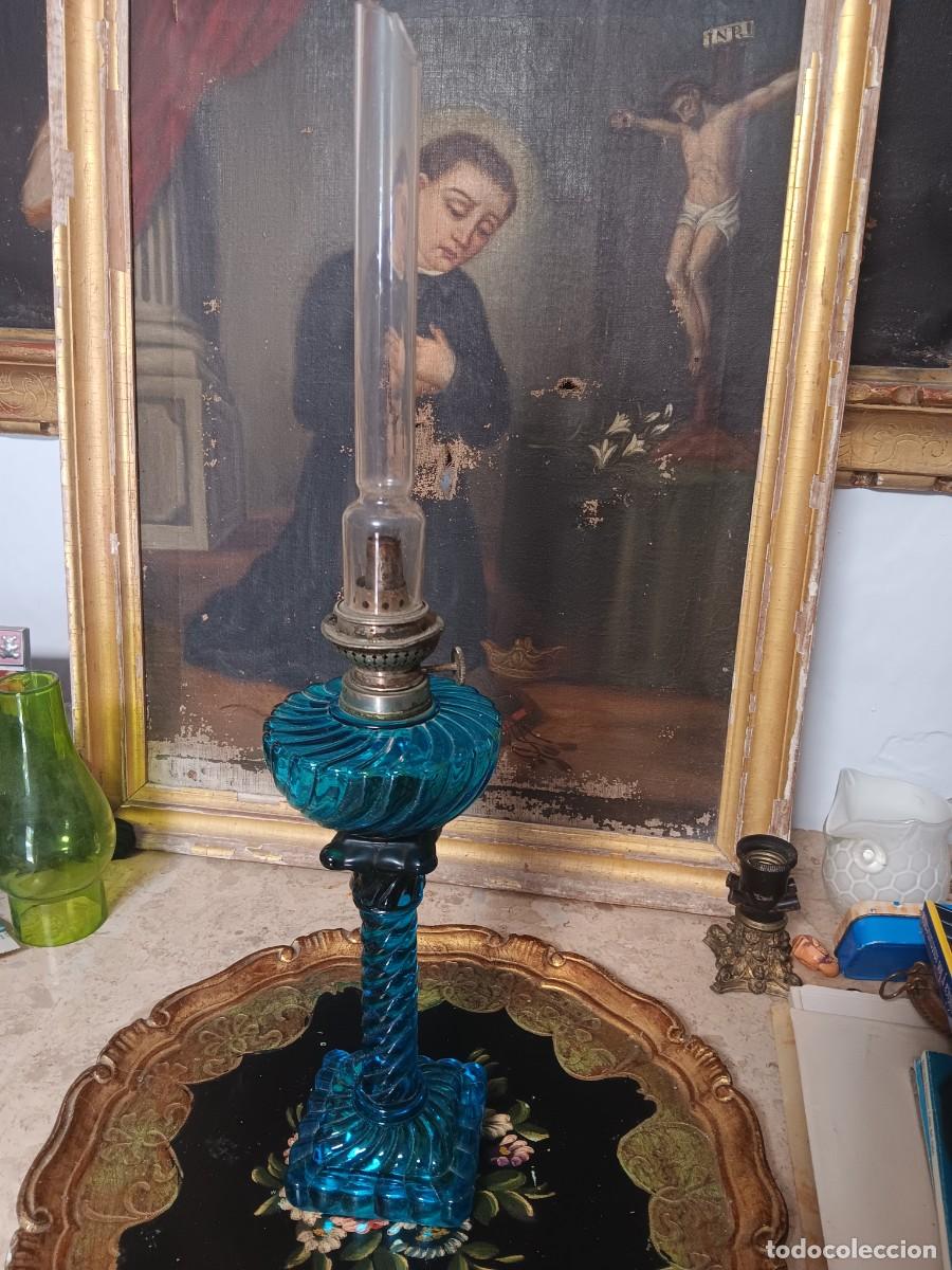Antig&uuml;edades: quinqu&eacute; o l&aacute;mpara de aceite victoriana antigua, fabricada en vidrio soplado de color azul turquesa o