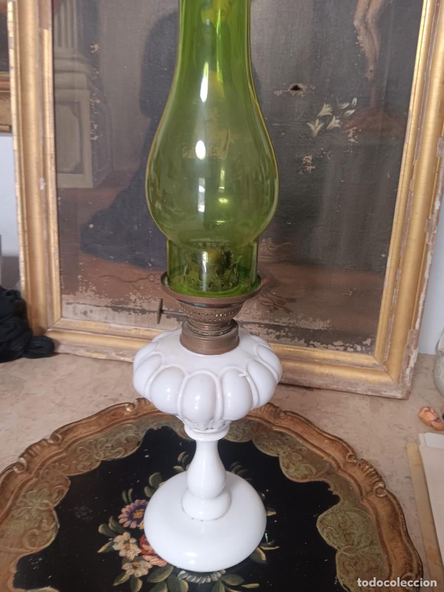 Antig&uuml;edades: quinqu&eacute; franc&eacute;s antiguo del siglo XIX, concretamente una l&aacute;mpara de aceite o queroseno de estilo cl&aacute;