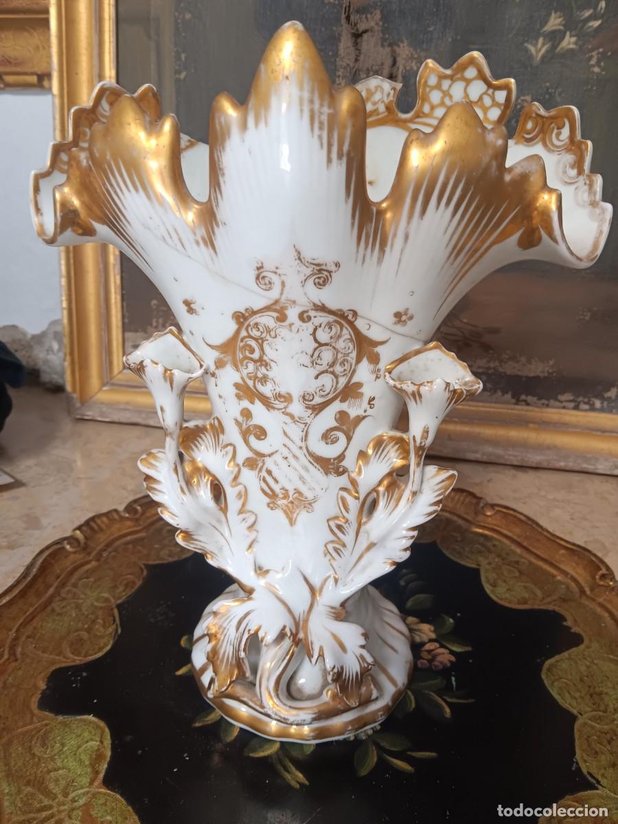 Antig&uuml;edades: jarr&oacute;n de la novia de porcelana de Par&iacute;s (tambi&eacute;n conocido como vase de mari&eacute;e o de estilo isabelino