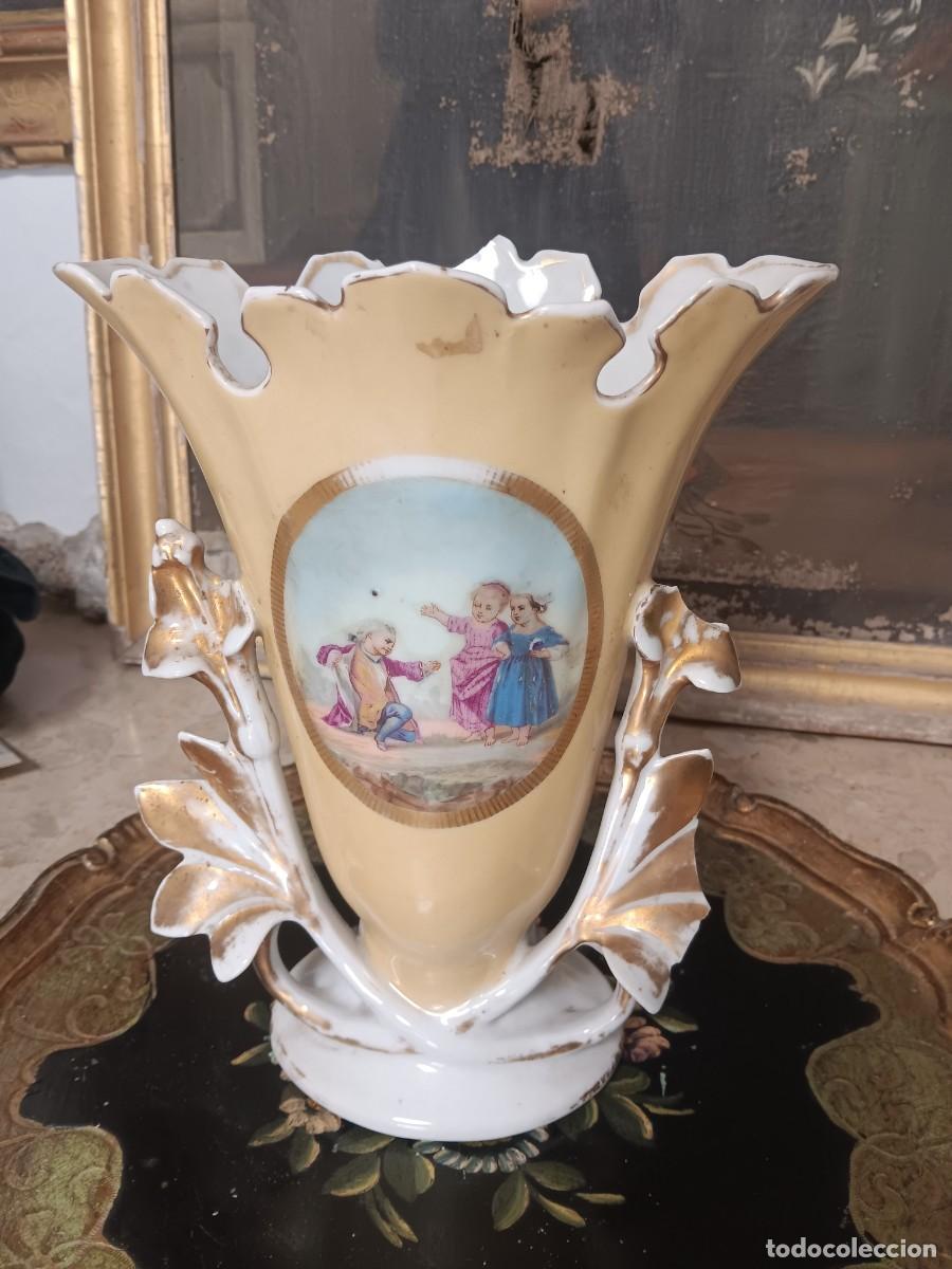 Antig&uuml;edades: jarr&oacute;n violetero de estilo Isabelino fabricado en fina porcelana francesa del Viejo Par&iacute;s (Vieux Par