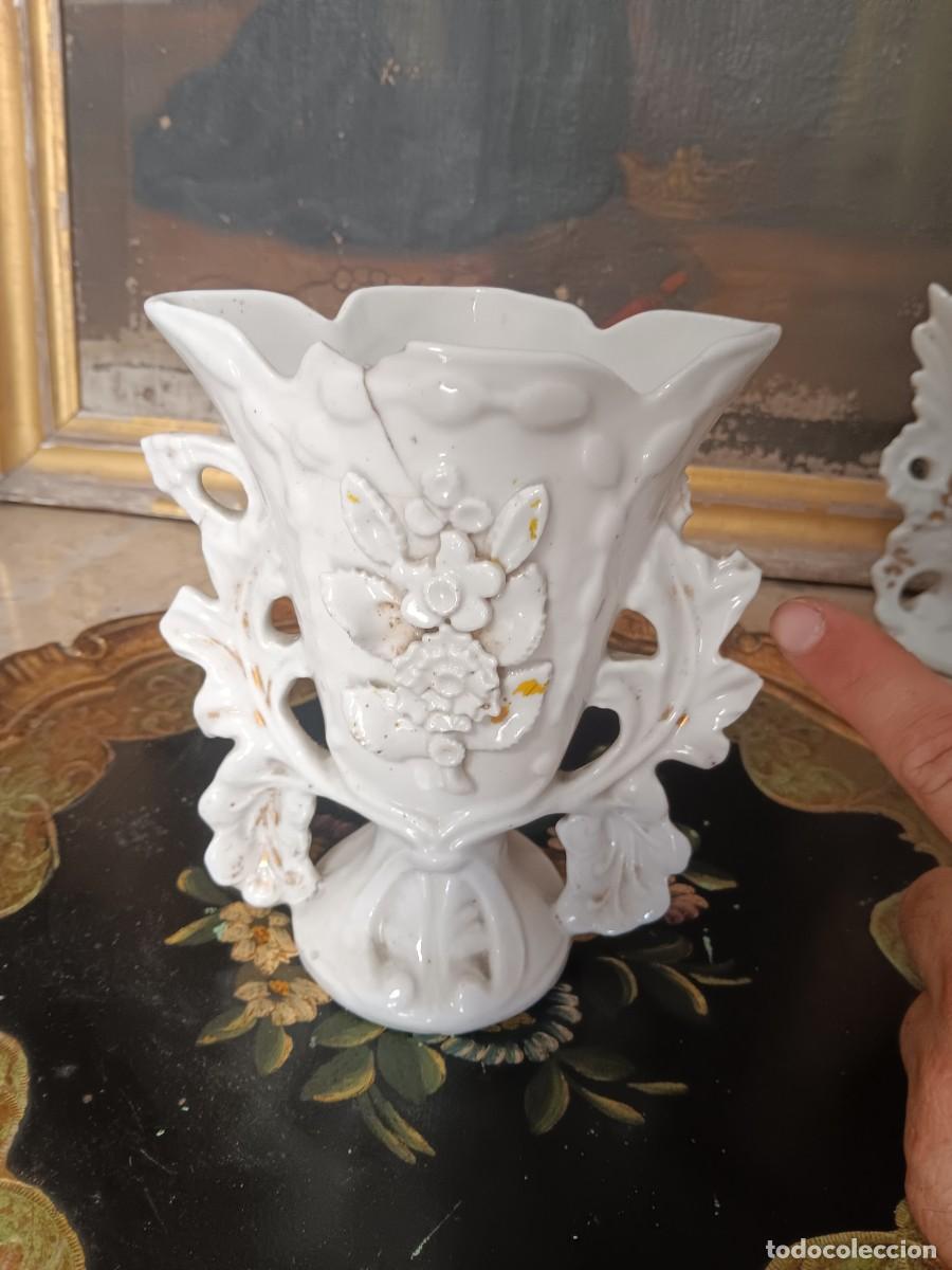 Antig&uuml;edades: jarr&oacute;n violetero de porcelana de estilo isabelino, fabricado a finales del siglo XIX.Este tipo de ja