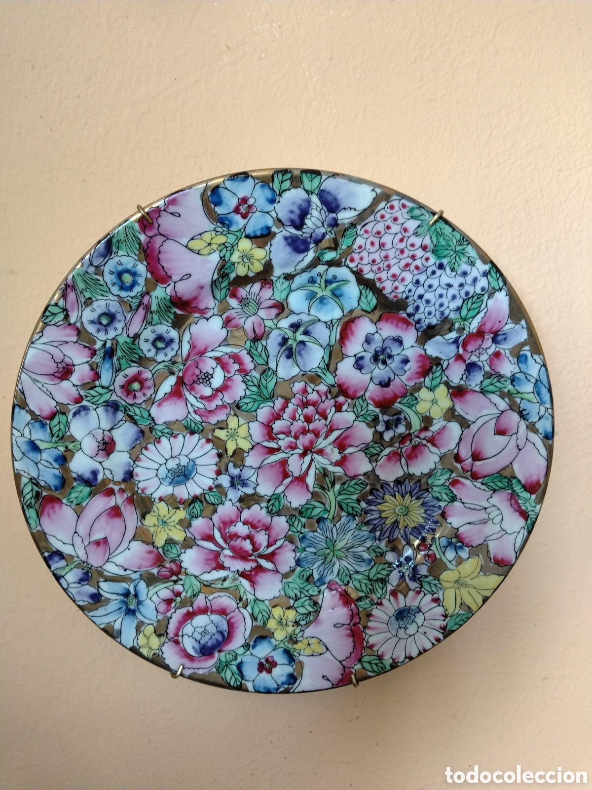 Antig&uuml;edades: Plato de cer&aacute;mica de Macau (China). Flores.