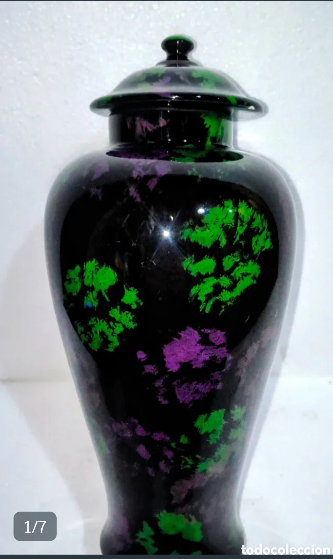 Antig&uuml;edades: Jarron de cristal negro con detalles