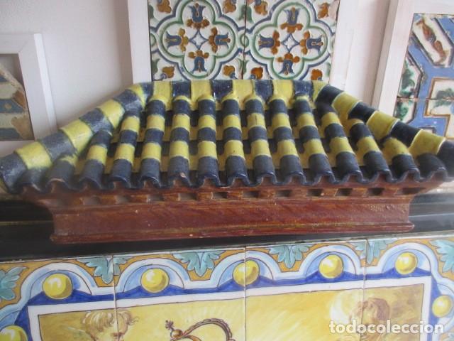 Antig&uuml;edades: Tejado cer&aacute;mica de Triana para retablo de azulejos
