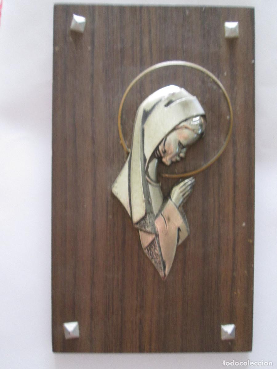 Antig&uuml;edades: ANTIGUO CUADRO DE PLASTICO CON VIRGEN NI&Ntilde;A - ENGANCHE PARA COLGAR - 24X14 CM -