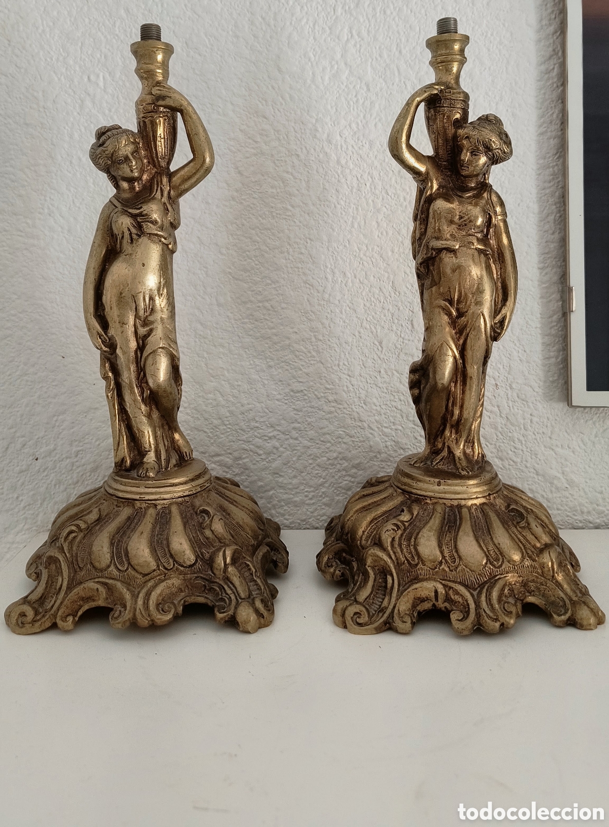 Antig&uuml;edades: PAREJA DE PIES DE LAMPARA / CANDELABROS EN BRONCE CARIATID3S