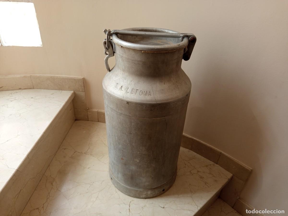 Antig&uuml;edades: Antigua gran Lechera de Letona. 25 litros. Aluminio - Foto 4