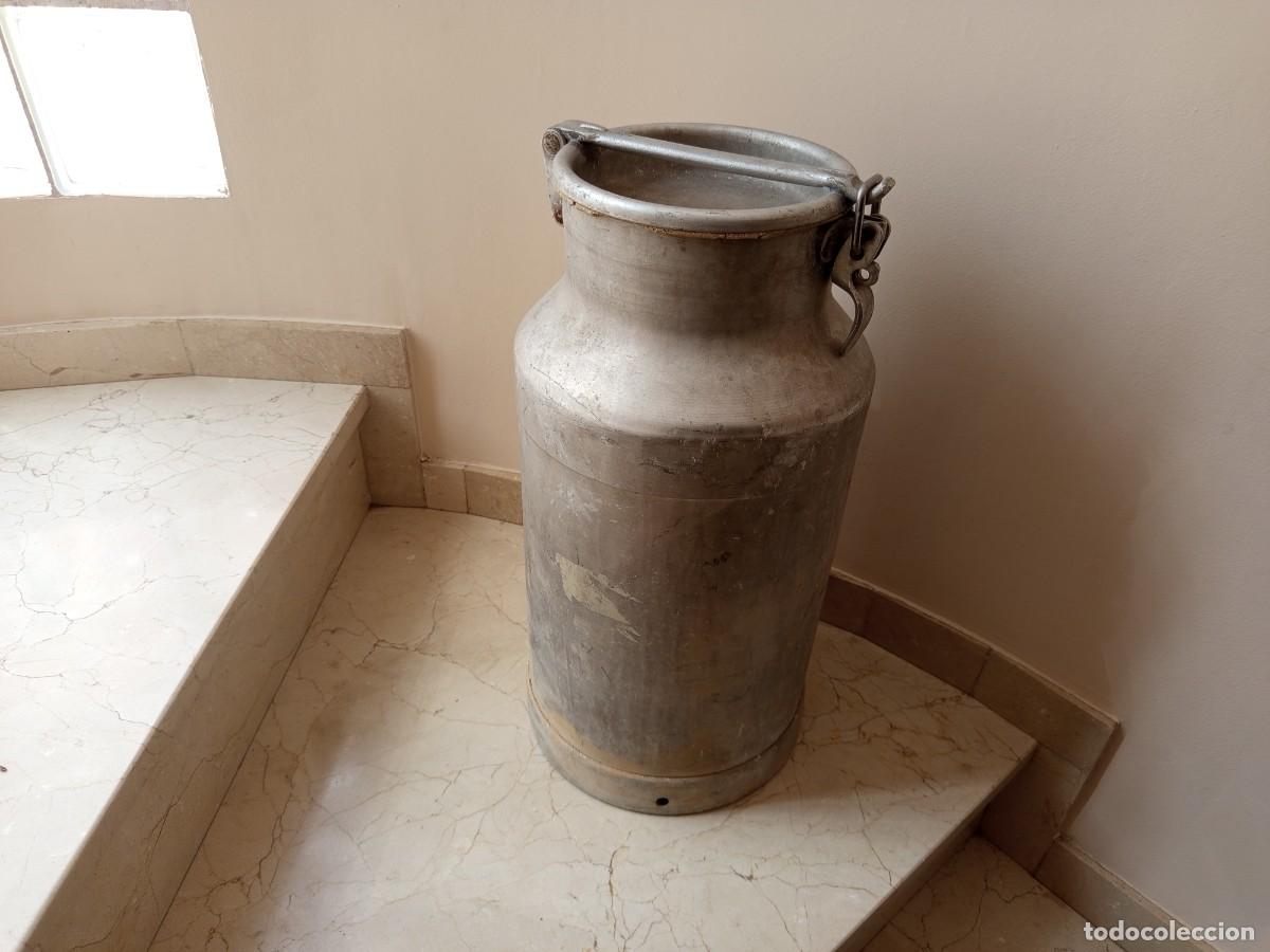 Antig&uuml;edades: Antigua gran Lechera de Letona. 25 litros. Aluminio - Foto 6