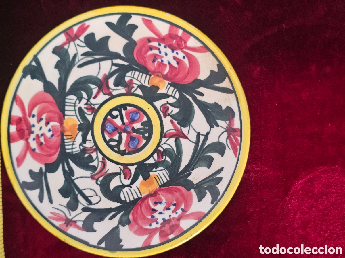 Antig&uuml;edades: Plato decorativo en cer&aacute;mica esmaltada de la granada (siglo XX) motivo floral