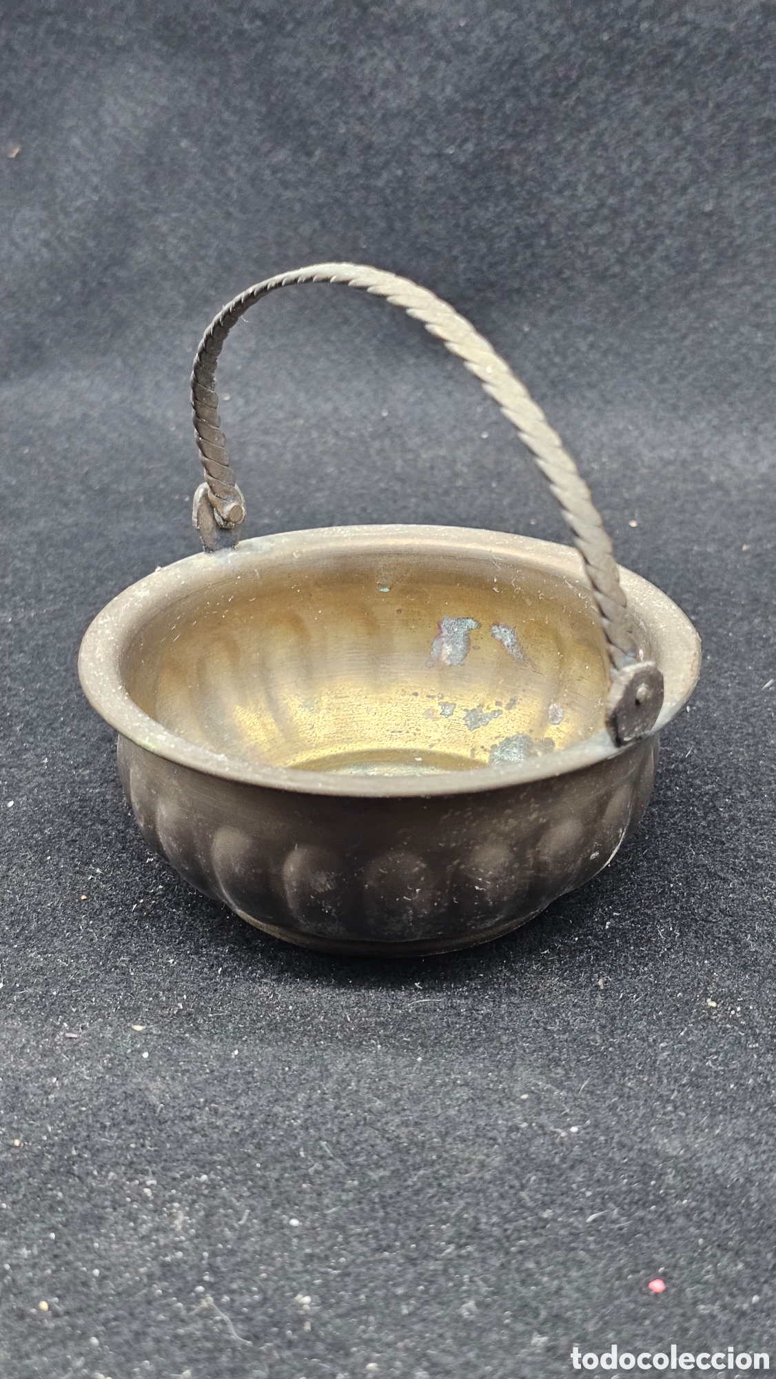 Antig&uuml;edades: Peque&ntilde;a cesta / cuenco de lat&oacute;n