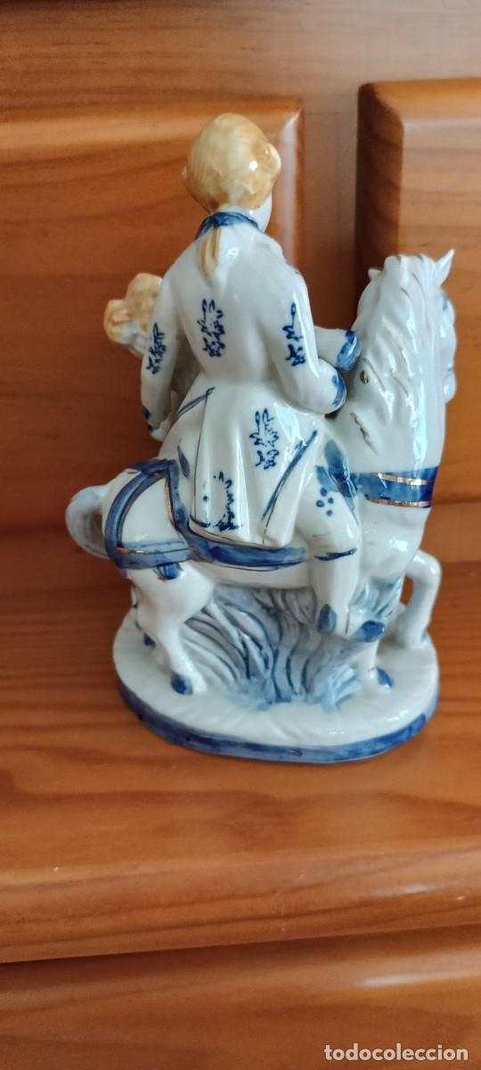 Antig&uuml;edades: Pareja de porcelana de epoca - Foto 2