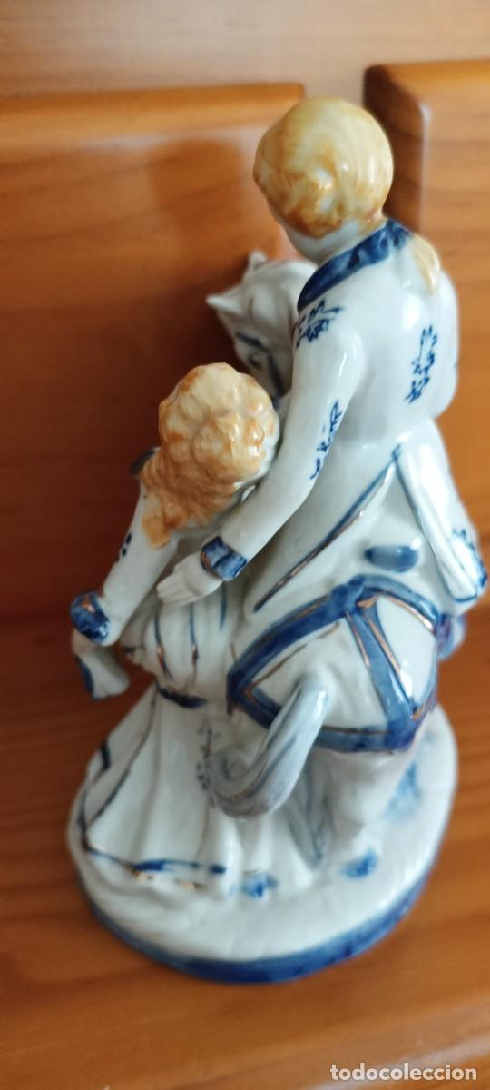 Antig&uuml;edades: Pareja de porcelana de epoca - Foto 3
