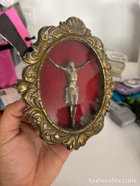 Antig&uuml;edades: Cuadro a teca o relicario &middot; Siglo XX &middot; Bronce