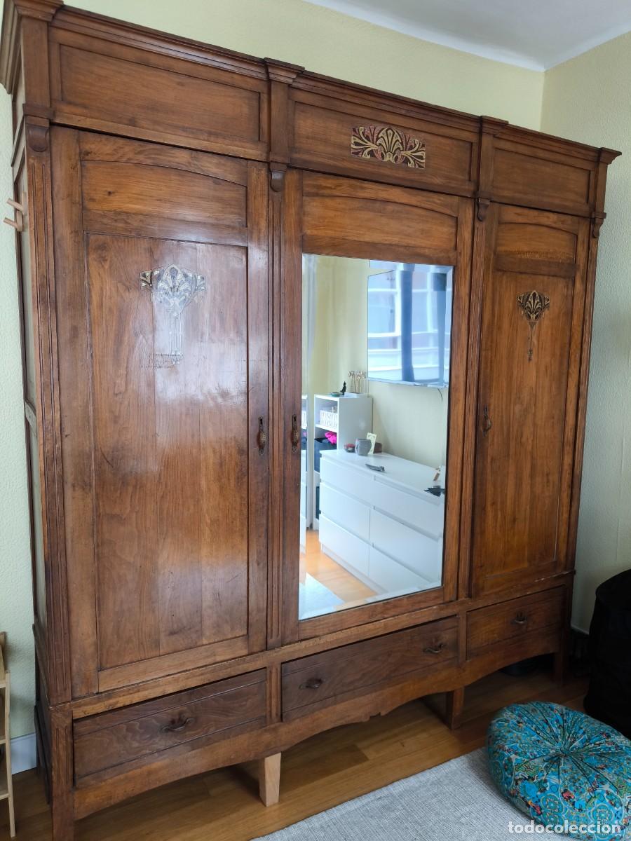 Antig&uuml;edades: Armario antiguo de tres puertas