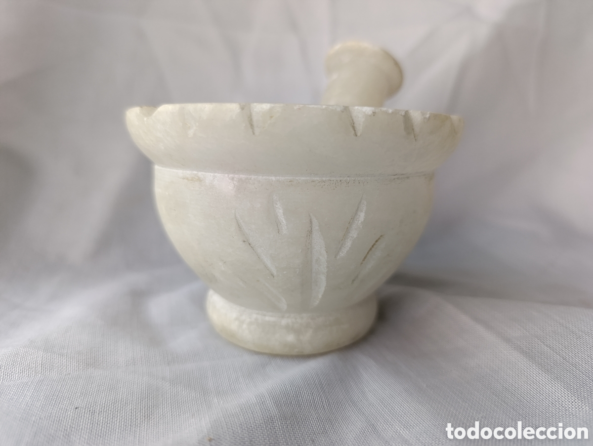 Antig&uuml;edades: Antiguo mortero con mano (mano/maza) en piedra / m&aacute;rmol blanco tallado - 10 cm &oslash;