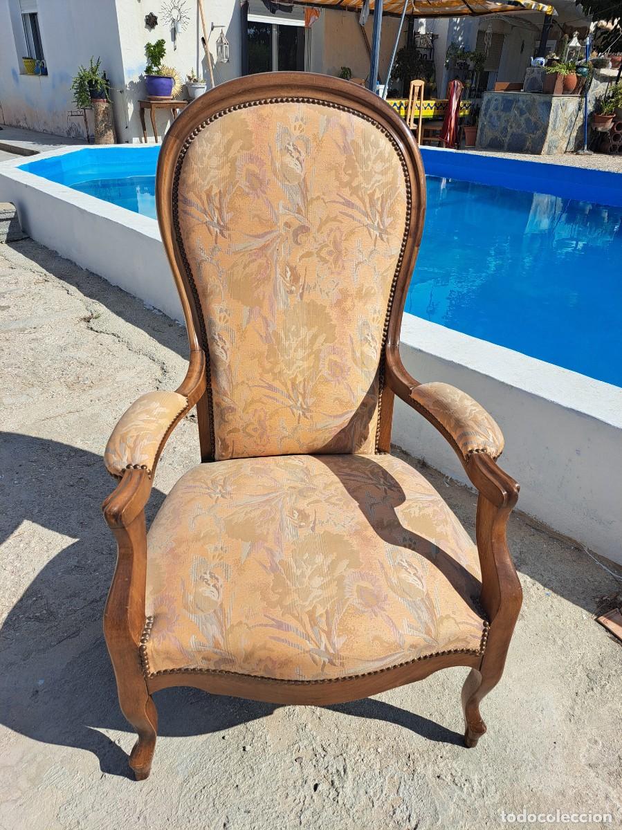 Antiques: Antigua butaca tipo Voltaire de madera con un tapizado estampado floral, madera de roble
