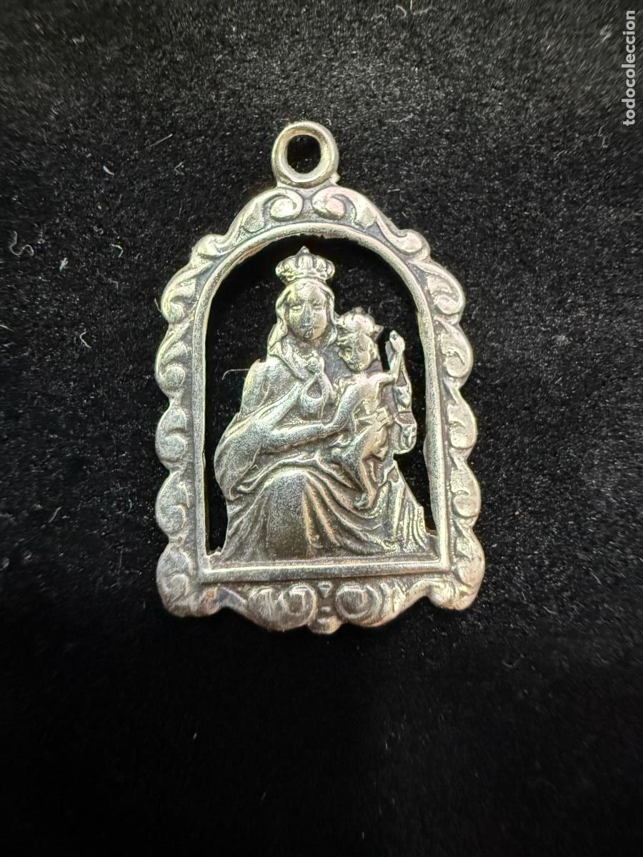 Antig&uuml;edades: ANTIGUA MEDALLA VIRGEN DEL CARMEN DE PLATA CONTRASTADA - MEDIDA 2 CM