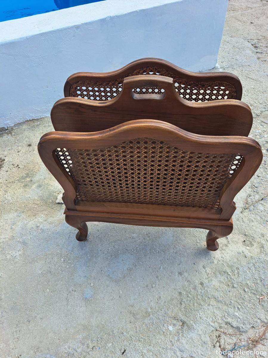 Oggetti Antichi: Precioso revistero de madera noble y rat&aacute;n.