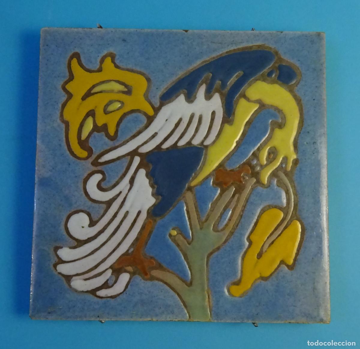 Antig&uuml;edades: AZULEJO CON DECORACI&Oacute;N MODERNISTA DE ARISTA / CUERDA SECA. FORMATO 15 X 15 CM