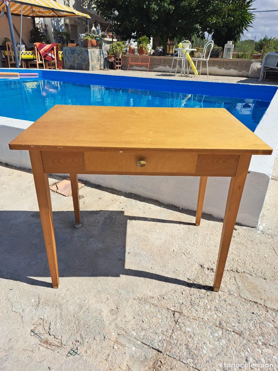 Antig&uuml;edades: Bonita mesa de tocinera con un caj&oacute;n. - Foto 2