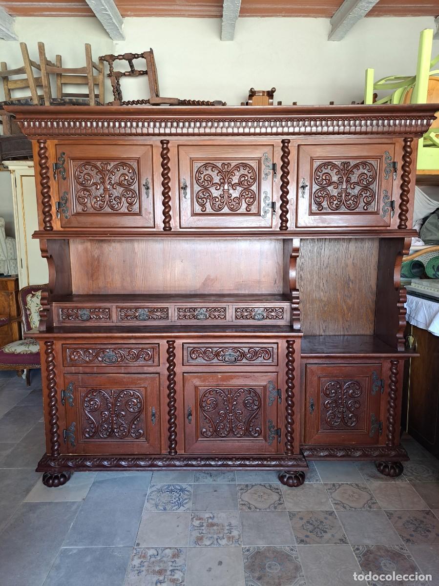 Antiquit&auml;ten: Gran aparador o trinchero de madera de roble tallado con columnas , Neorrenacimiento Espa&ntilde;ol.