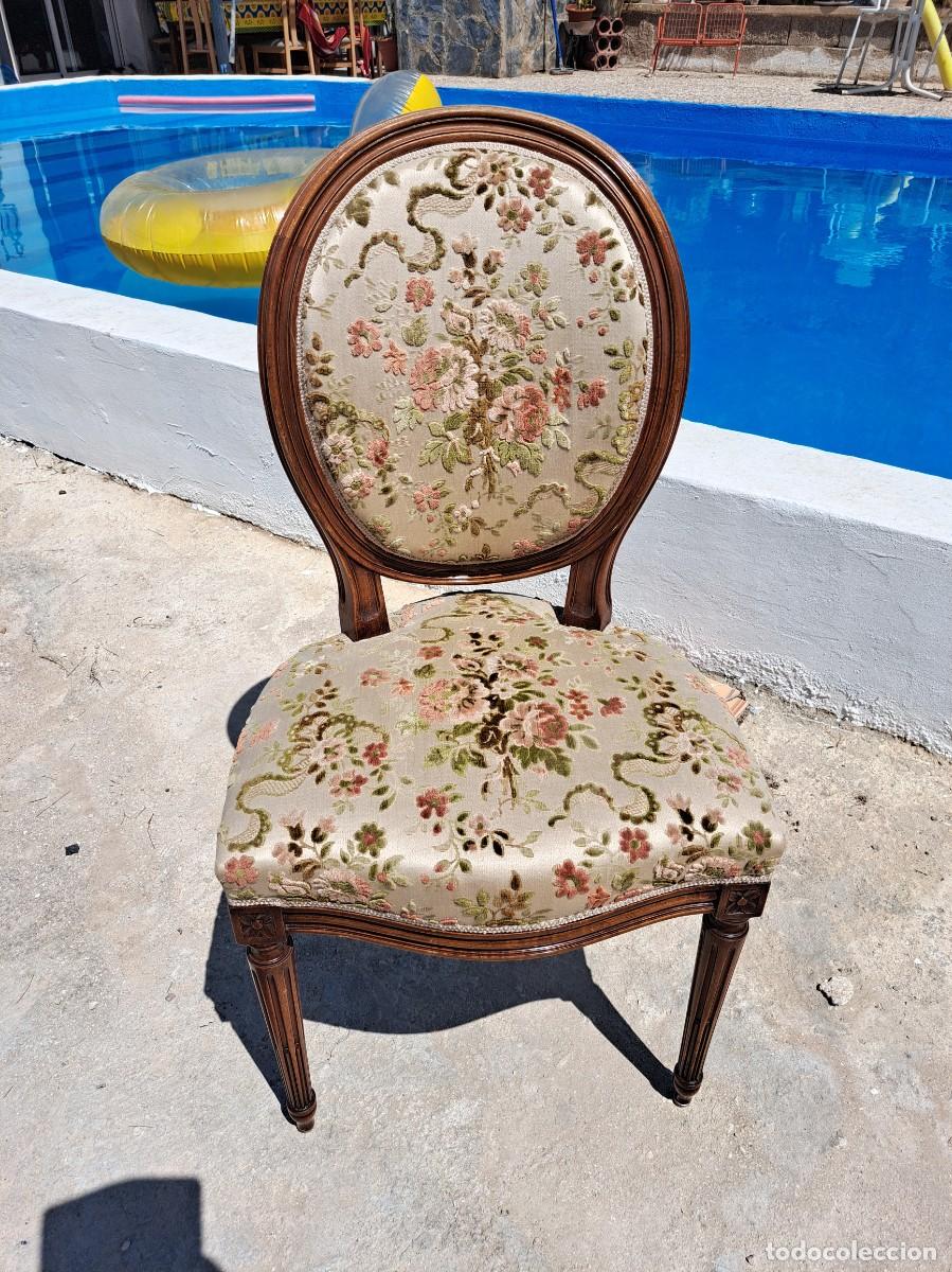 Antig&uuml;edades: Silla medall&oacute;n tapizado floral de caoba, estilo Luis XVI, de principios del siglo XX