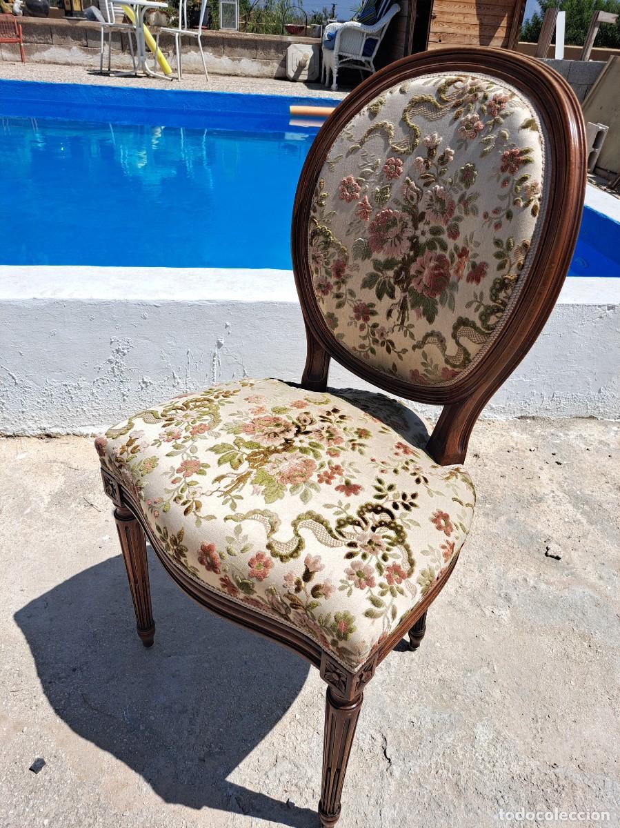 Antig&uuml;edades: Silla medall&oacute;n tapizado floral de caoba, estilo Luis XVI, de principios del siglo XX