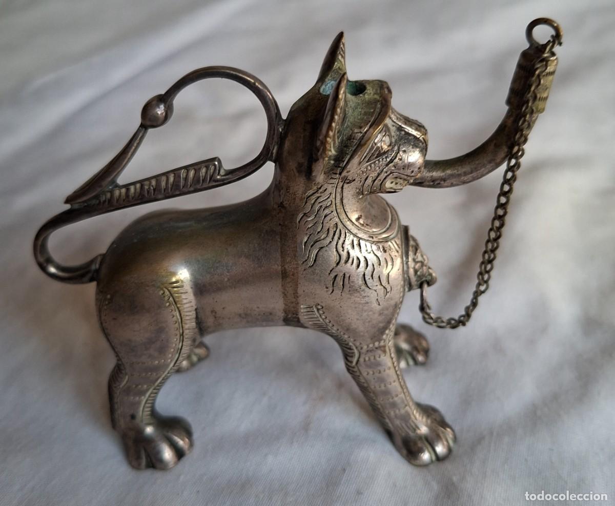 Antig&uuml;edades: Aguamanil para aceite de mirra, con forma de animal fant&aacute;stico, metal plateado, aprox. 1800,
